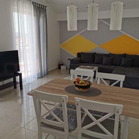 Apartman Lorna Turanj Bagian luar foto