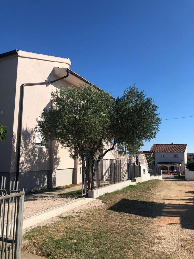 Apartman Lorna Turanj Bagian luar foto