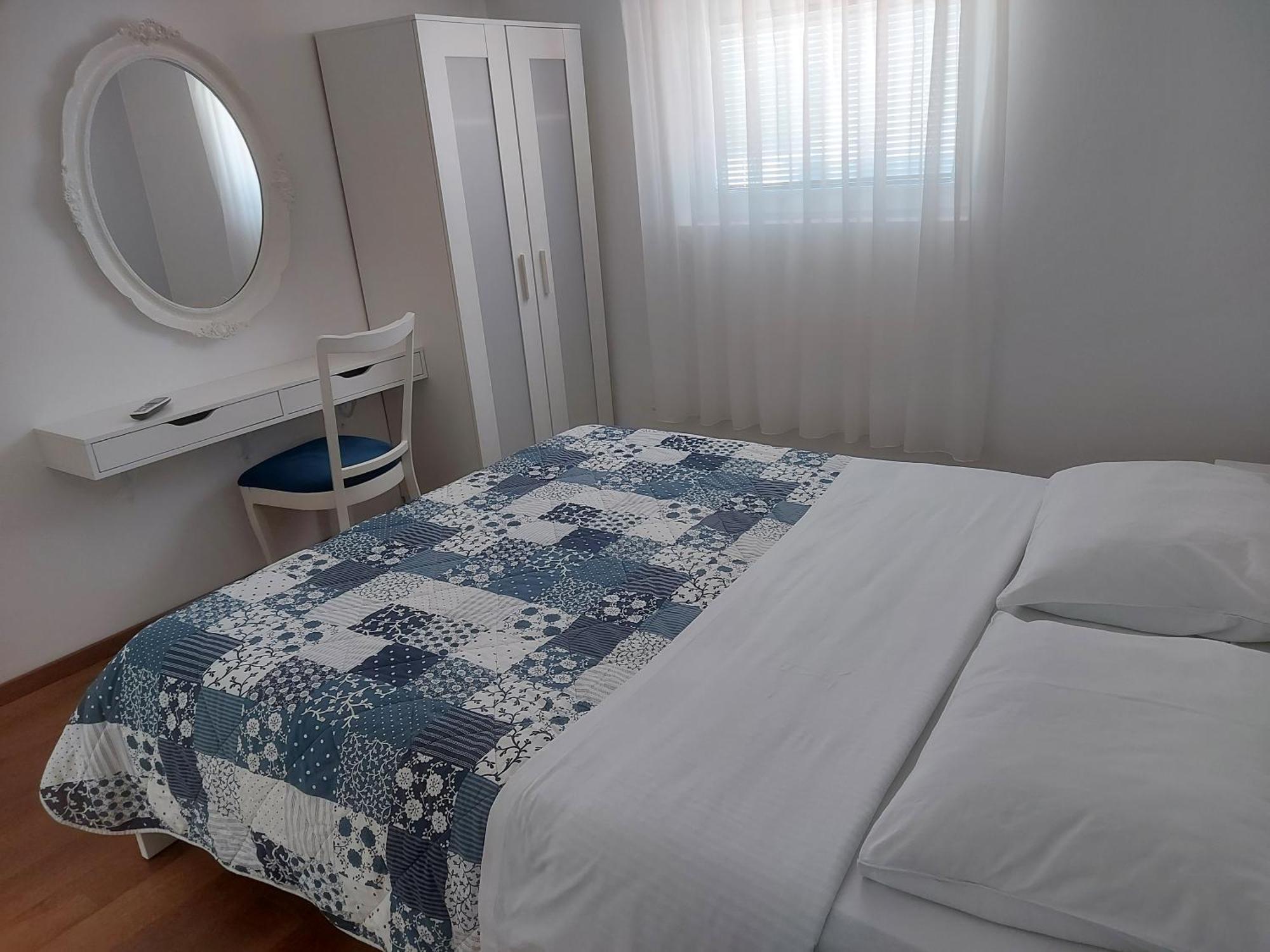 Apartman Lorna Turanj Bagian luar foto