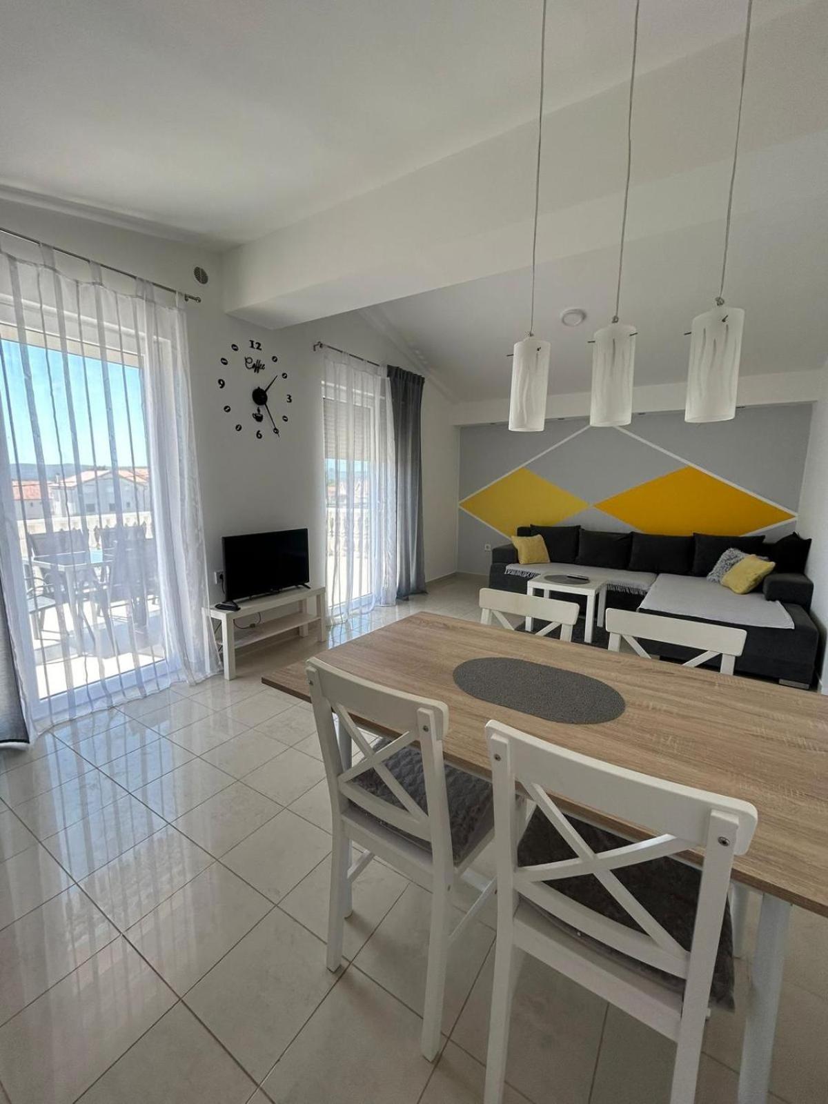 Apartman Lorna Turanj Bagian luar foto