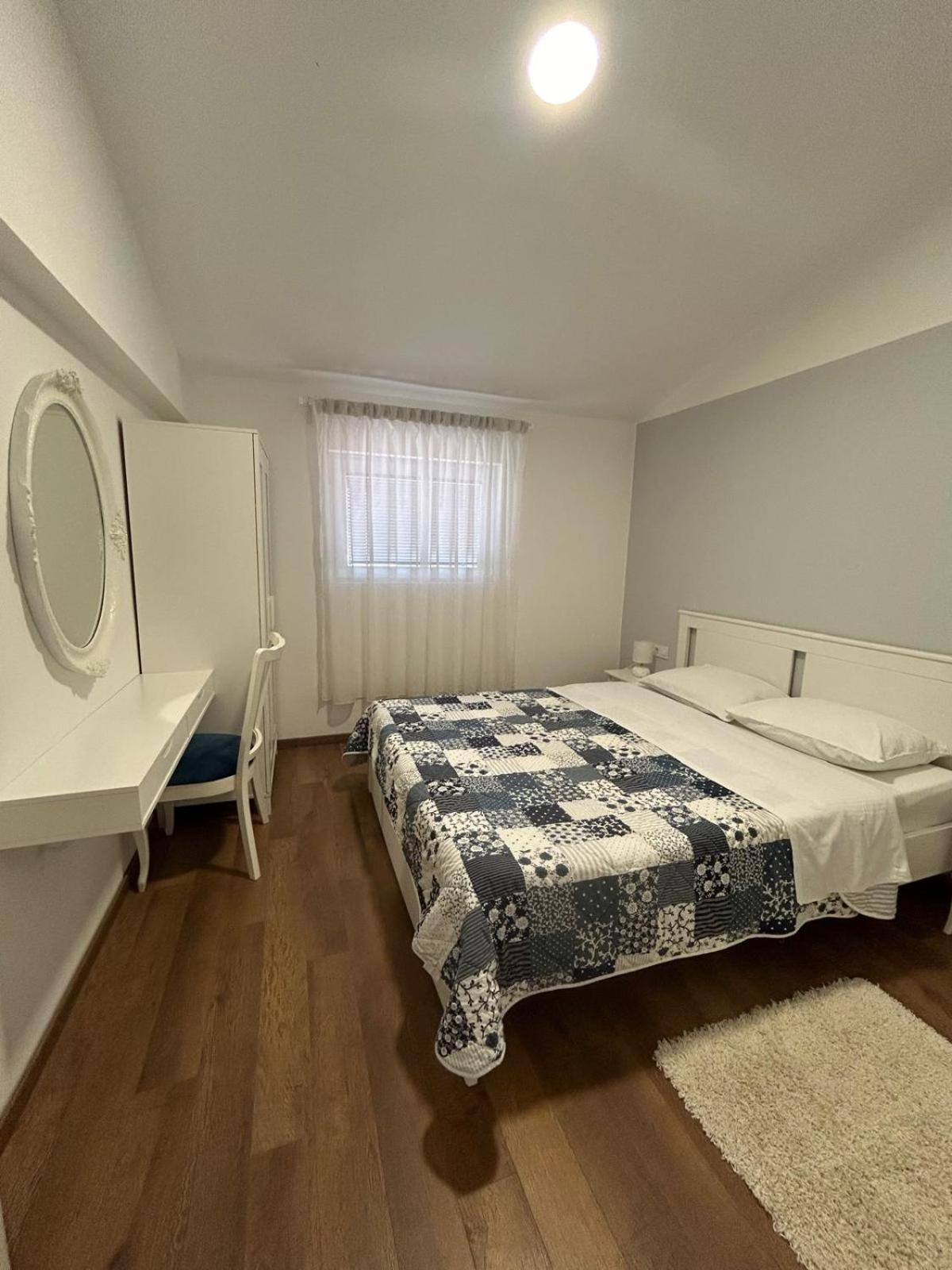 Apartman Lorna Turanj Bagian luar foto
