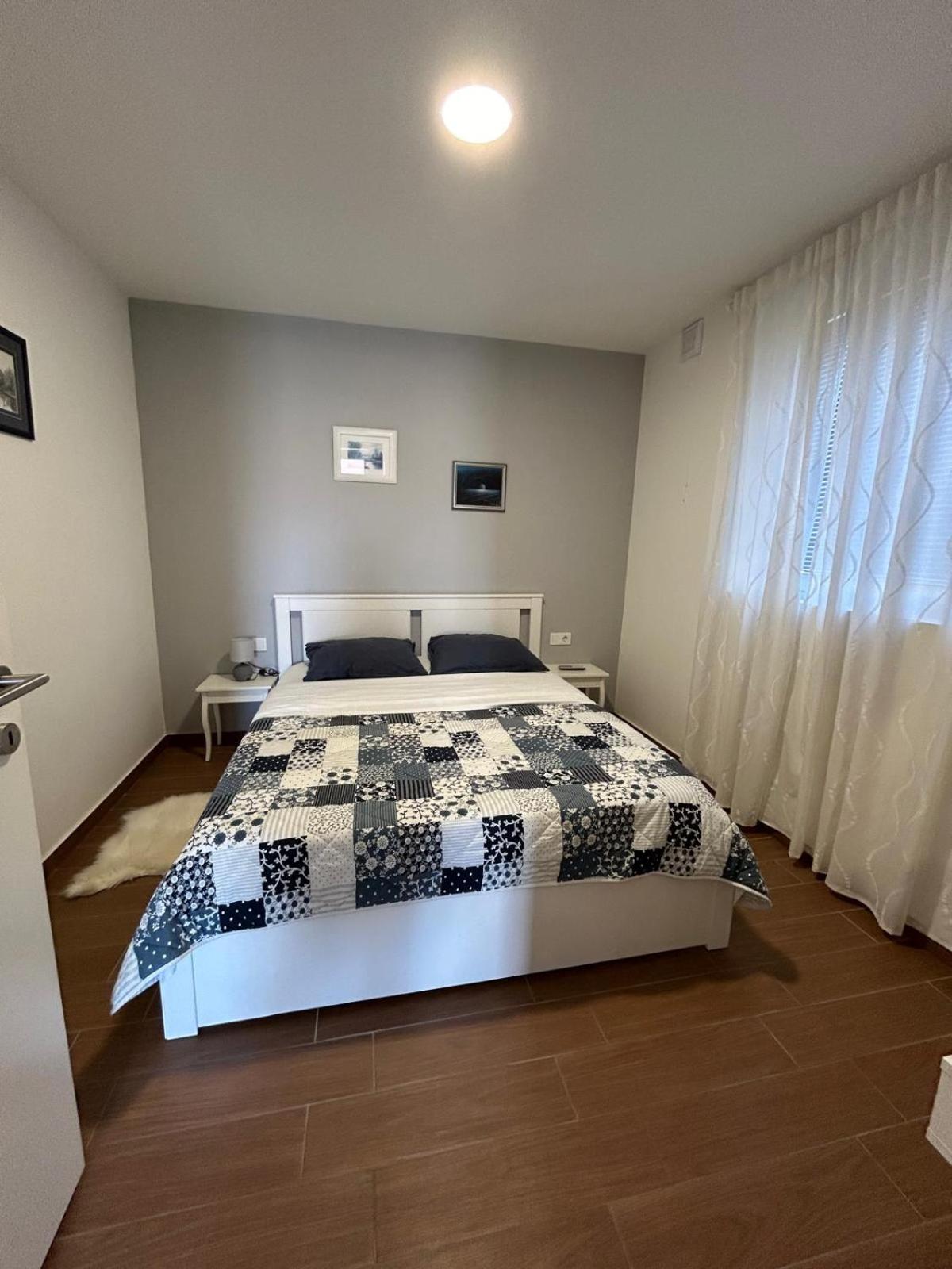 Apartman Lorna Turanj Bagian luar foto