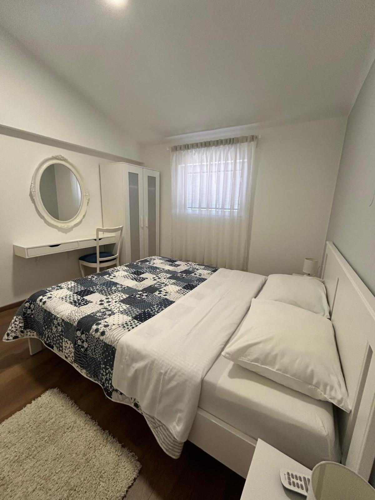 Apartman Lorna Turanj Bagian luar foto
