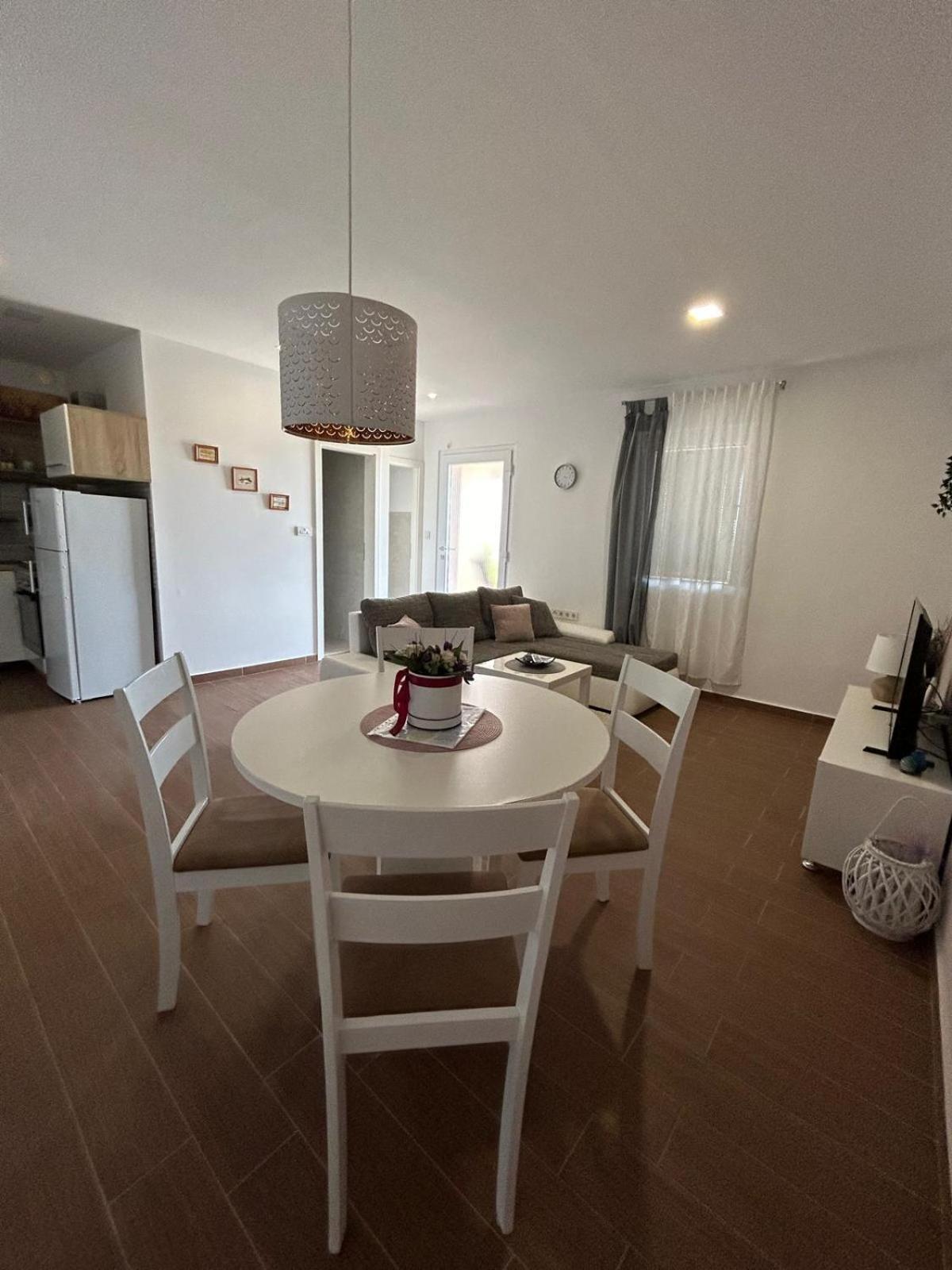 Apartman Lorna Turanj Bagian luar foto