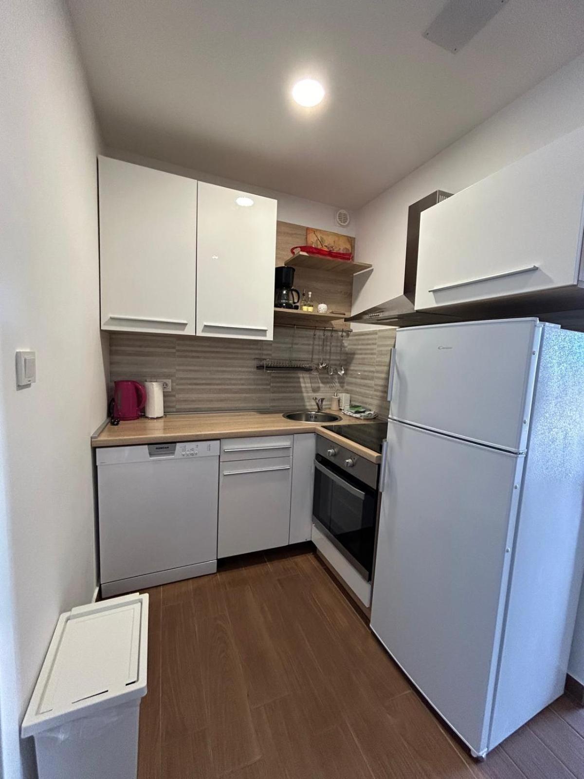 Apartman Lorna Turanj Bagian luar foto