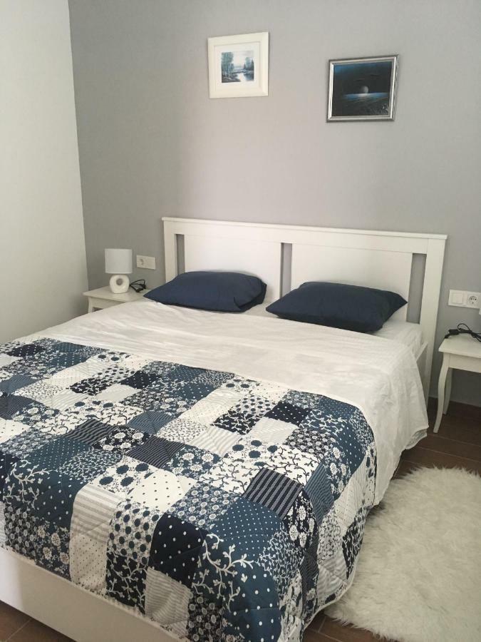 Apartman Lorna Turanj Bagian luar foto
