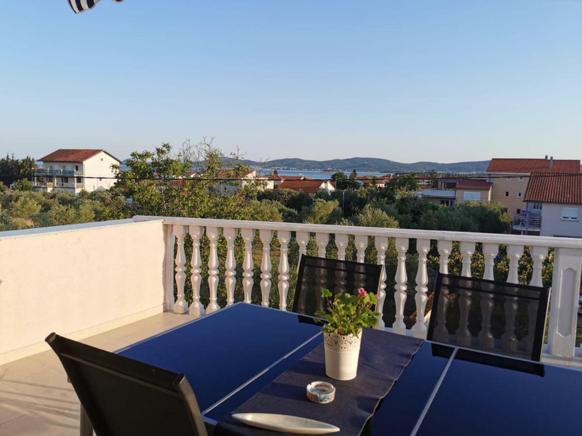 Apartman Lorna Turanj Bagian luar foto